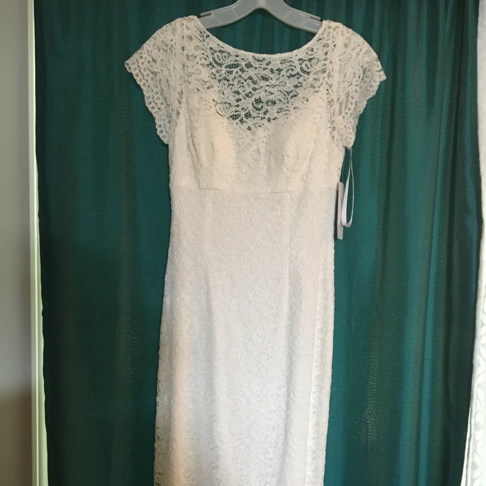 David’s bridal sheath lace gown NWT - Picture 3 of 5